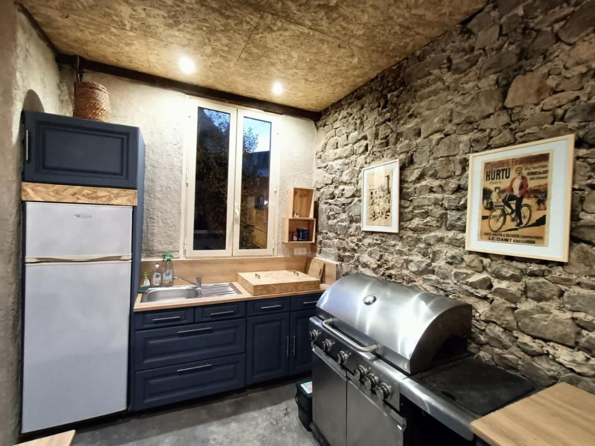 La Grenouille Amoureuse Menat Exterior photo