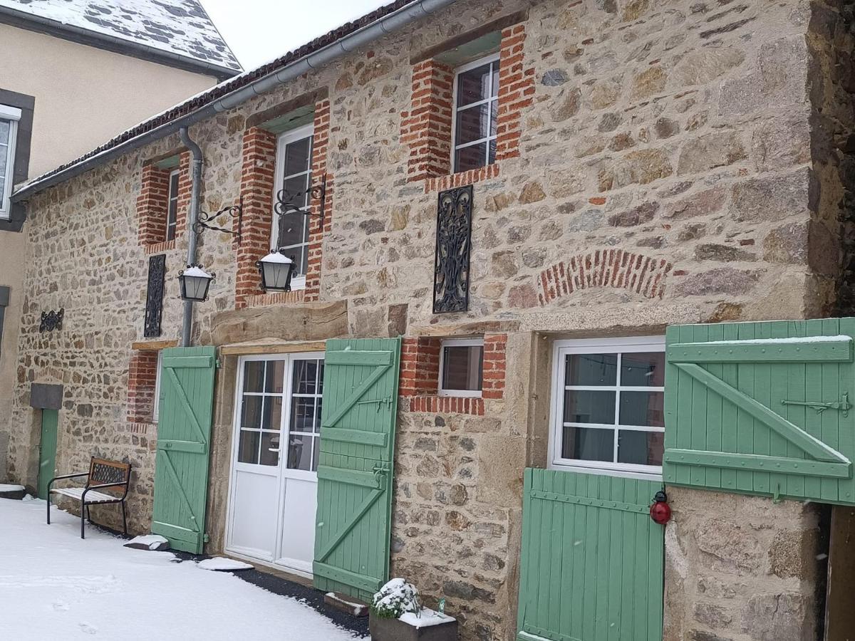 La Grenouille Amoureuse Menat Exterior photo