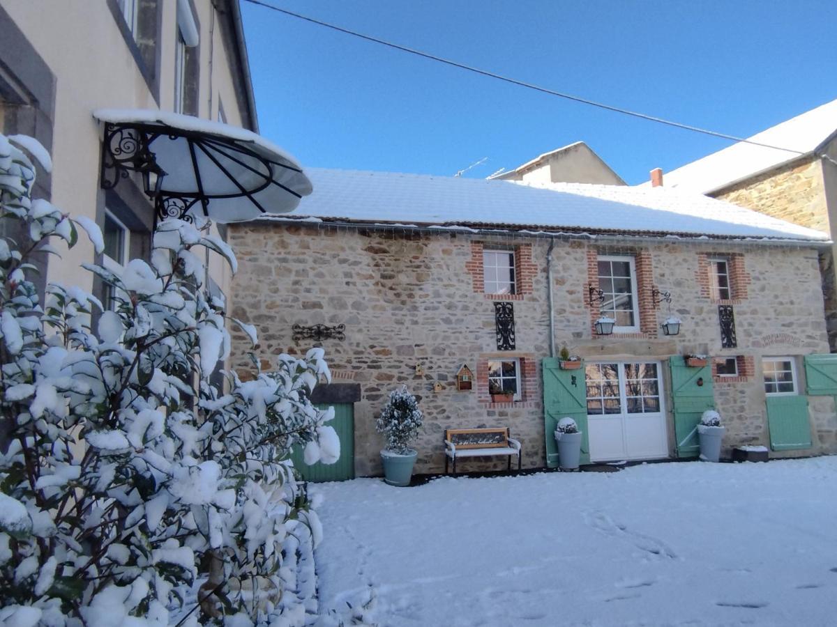 La Grenouille Amoureuse Menat Exterior photo