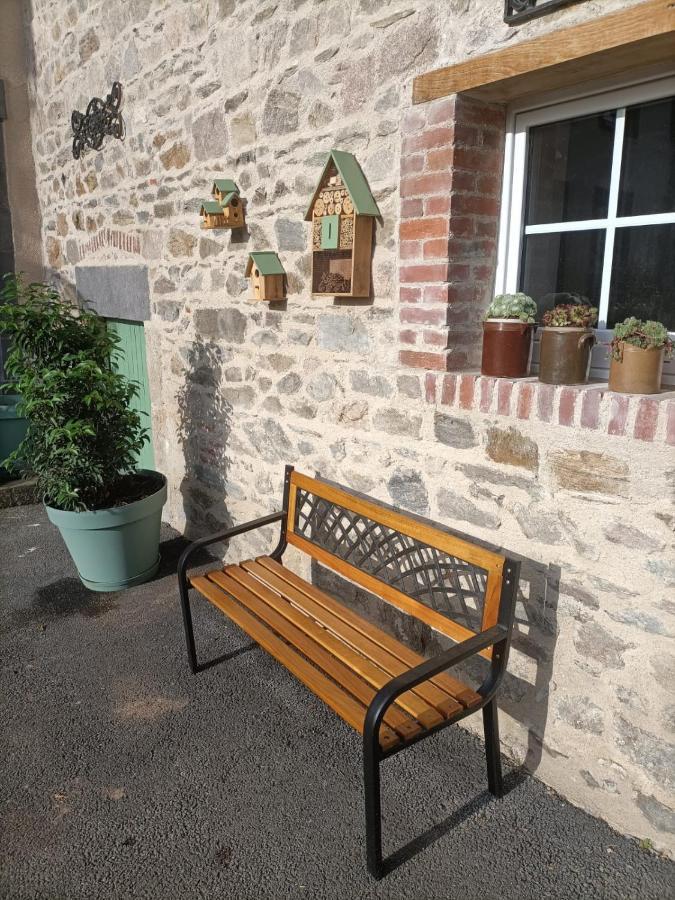 La Grenouille Amoureuse Menat Exterior photo